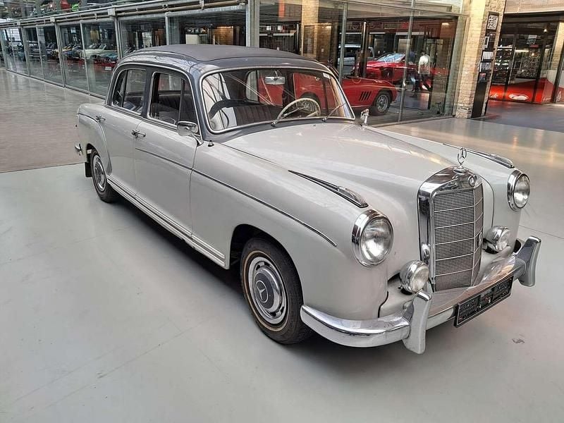 Grau Gebraucht 1958 Mercedes 220 Limousine | 22.800 € - Bild 1/4