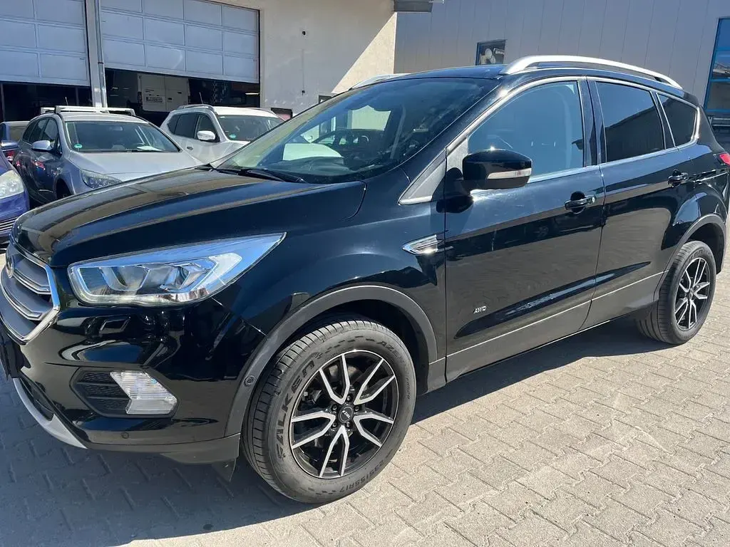 Gebraucht Ford Kuga Titanium 150 PS (110 kW) 2018 Schwarz SUV