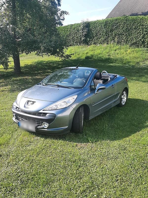 Grau Gebraucht 2009 Peugeot 207 CC Cabrio | 1.998 € (Fairer Preis) - Bild 1/4