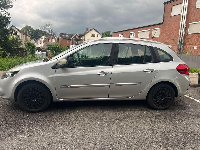 Gebraucht Renault Clio II Dynamique 101 PS (74 kW) 2010 Silber Limousine