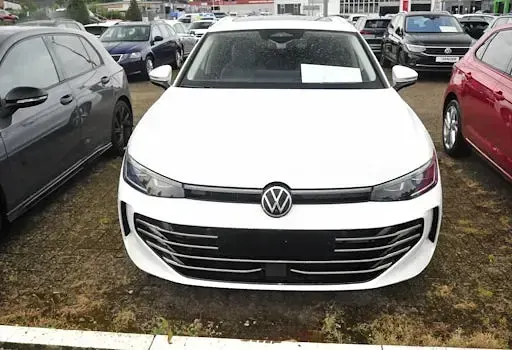 Gebraucht VW Passat Elegance 150 PS (110 kW) 2024 Weiß Kombi