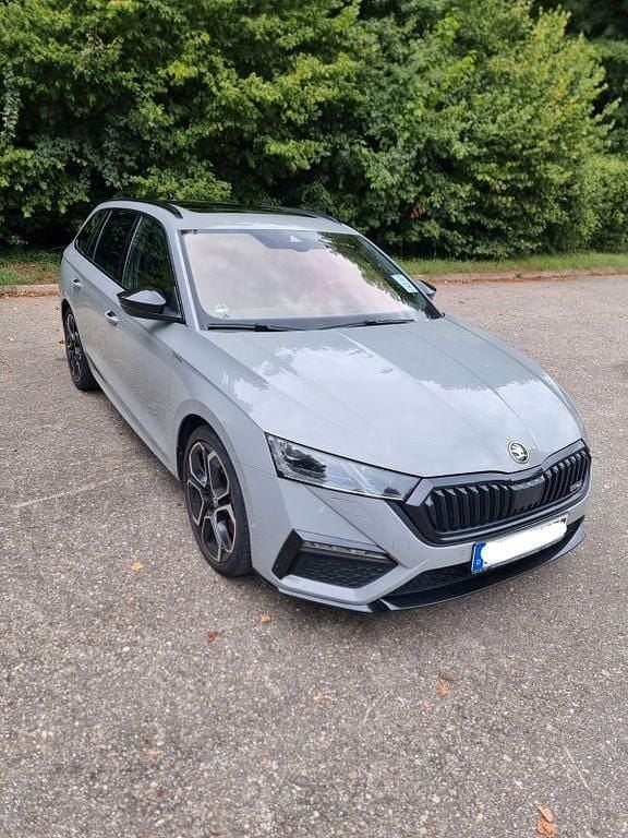 Grau Gebraucht 2021 Skoda Octavia RS Kombi | 27.200 € (Superpreis) - Bild 1/4