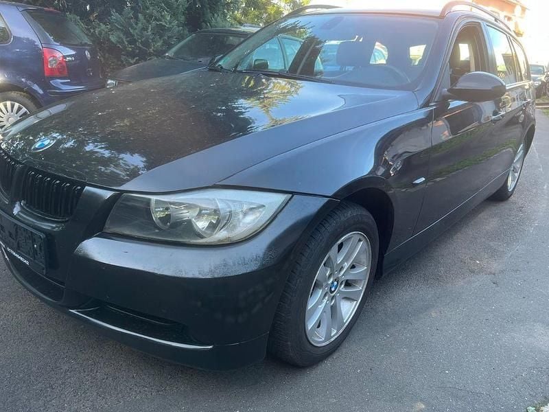Schwarz Gebraucht 2008 BMW 318 Advantage Kombi | 1.590 € (Superpreis) - Bild 1/4