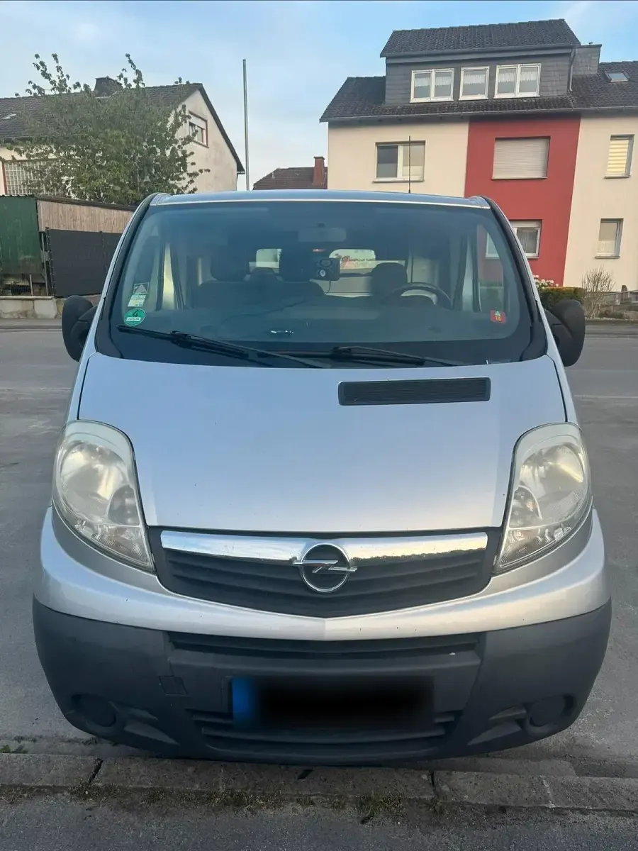 Second-hand Opel Vivaro 114 CP (83 kW) 2012 Gri Monovolum