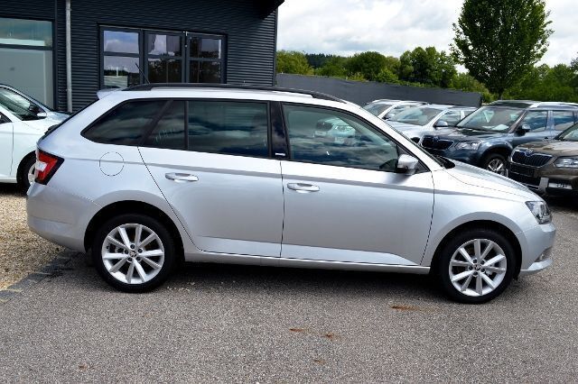 Gebraucht Skoda Fabia Joy 90 PS (66 kW) 2016 Silber metallic Kleinwagen