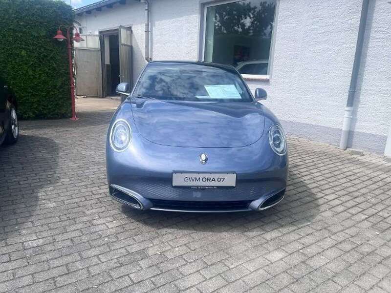 Neu Ora 07 150 kW (204 PS) 2025 Grau (steel grey metallic) Limousine