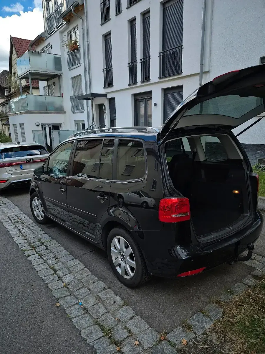 Gebraucht VW Touran 105 PS (77 kW) 2015 Schwarz Van / Kleinbus
