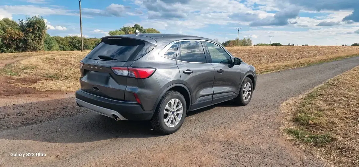 Gebraucht Ford Kuga Titanium 120 PS (88 kW) 2021 Grau SUV
