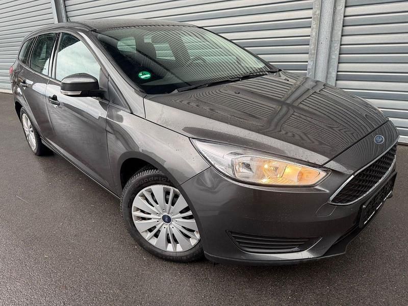 Grau Gebraucht 2017 Ford Focus Kombi | 7.599 € (Guter Preis) - Bild 1/4