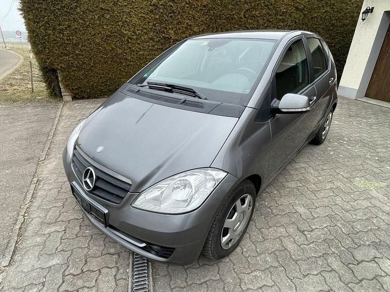 Grau Gebraucht 2012 Mercedes A160 Limousine | 5.490 € (Fairer Preis) - Bild 1/4