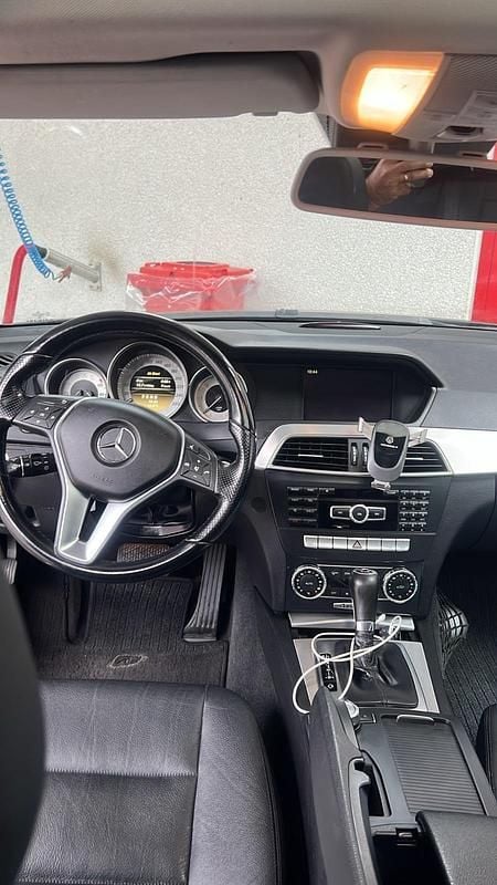 Schwarz Gebraucht 2011 Mercedes C300 Kombi | 9.500 € (Fairer Preis) - Bild 1/4