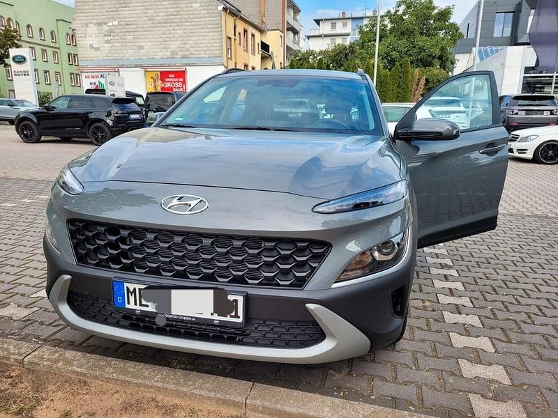 Grau Gebraucht 2021 Hyundai Kona Select SUV | 13.050 € (Guter Preis) - Bild 1/4