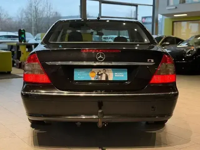 Usado Mercedes E420 314 HP (230 kW) 2007 Preto Sedan