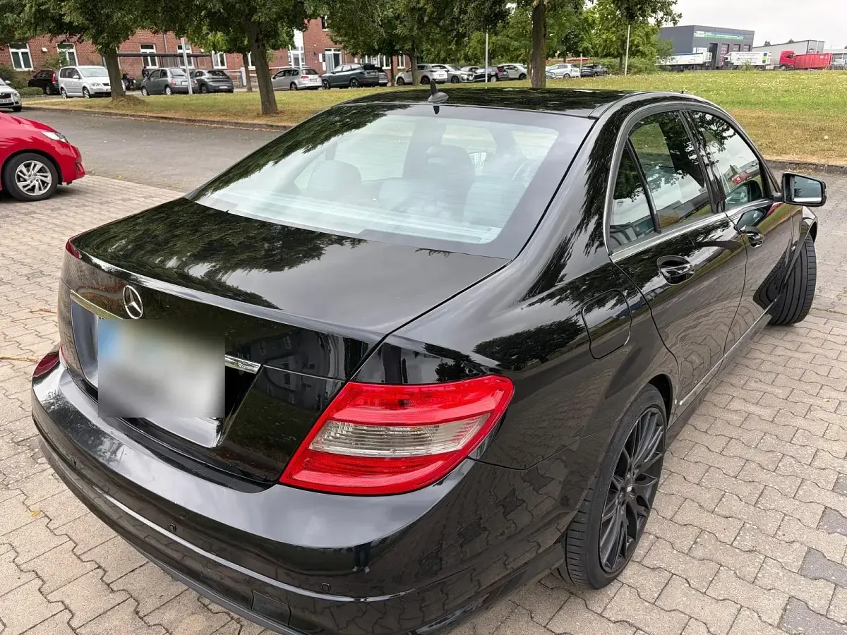 Gebraucht Mercedes C250 204 PS (150 kW) 2010 Schwarz Limousine