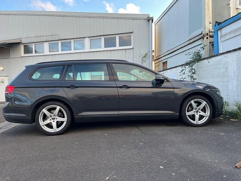 Gebraucht VW Passat 120 PS (88 kW) 2020 Grau Kombi