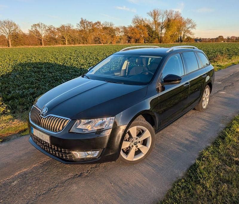 Schwarz Gebraucht 2016 Skoda Octavia Ambition Kombi | 13.499 € (Fairer Preis) - Bild 1/4