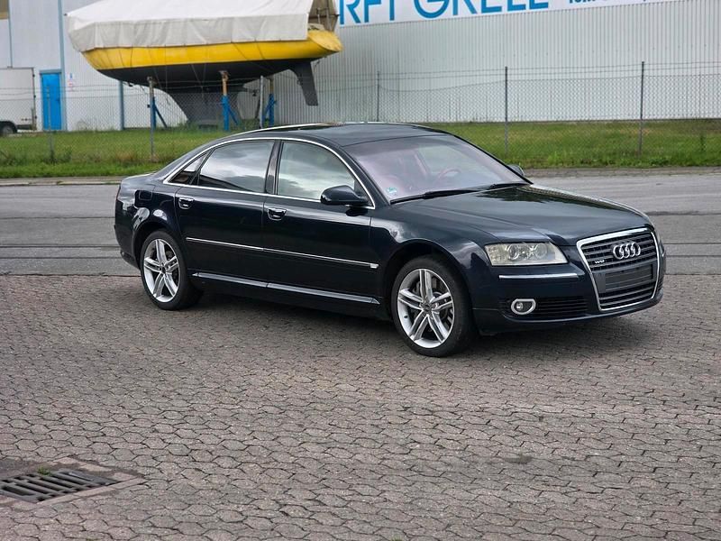 Second-hand Audi A8 450 CP (330 kW) 2005 Albastru Berlinǎ