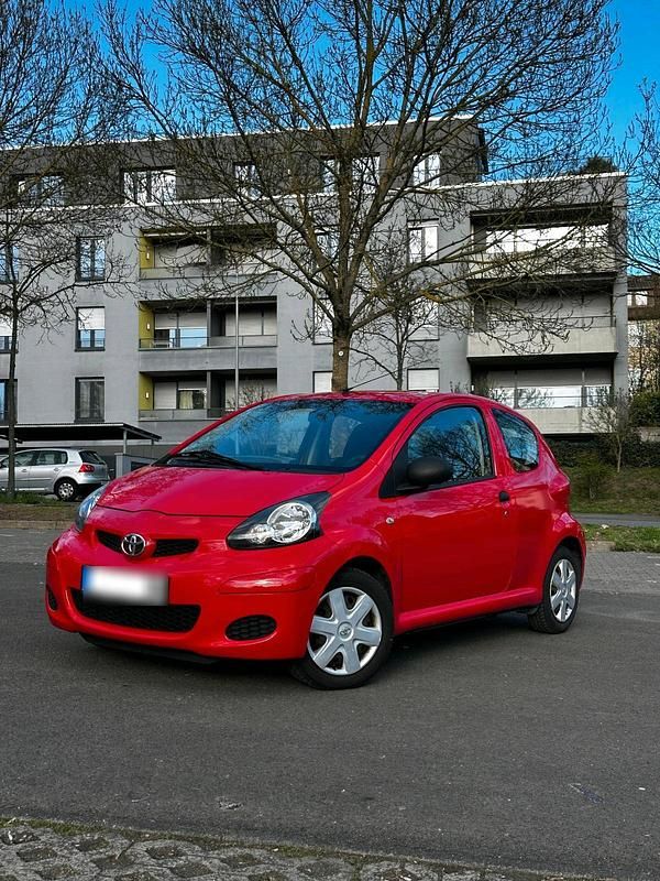 Gebraucht Toyota Aygo Cool 68 PS (50 kW) 2009 Rot Kleinwagen
