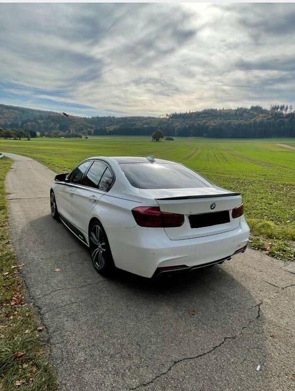 Gebraucht BMW 330 M Sport 258 PS (189 kW) 2015 Weiß Limousine