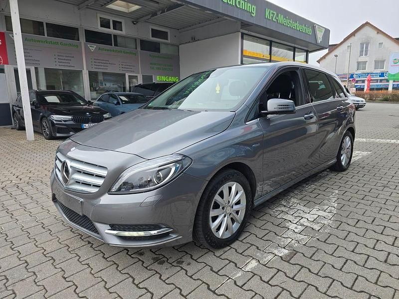 Gebraucht Mercedes B180 109 PS (80 kW) 2012 Grau Van / Kleinbus