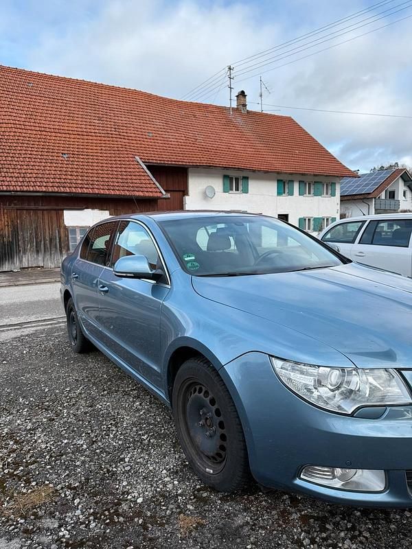 Gebraucht Skoda Superb 118 PS (86 kW) 2009 Grau Limousine