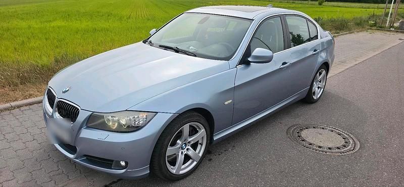 Second-hand BMW 330 245 CP (180 kW) 2009 Albastru Berlinǎ