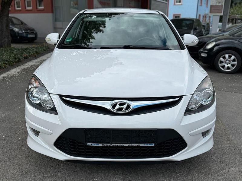 Gebraucht Hyundai i30 Classic 109 PS (80 kW) 2012 Weiß Limousine