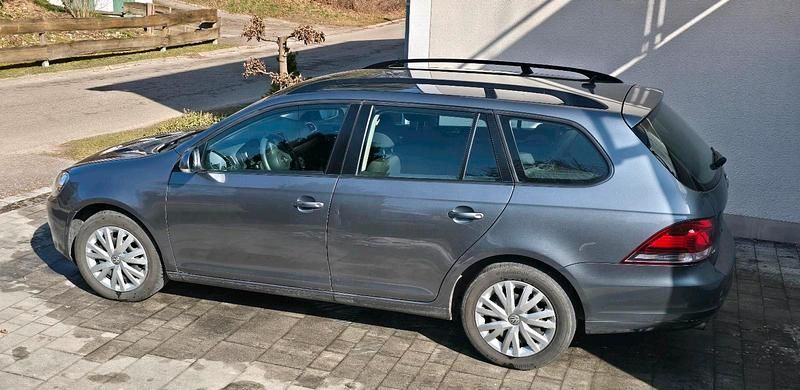 Gebraucht VW Golf VI Comfortline 105 PS (77 kW) 2010 Grau Kleinwagen