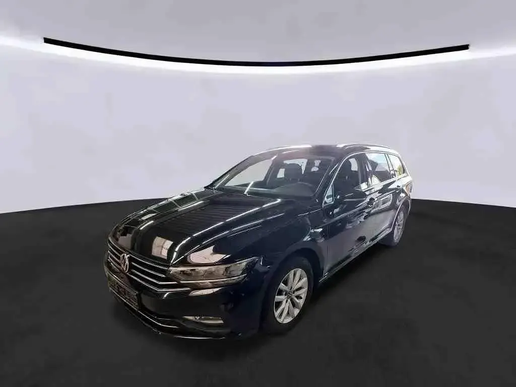 Gebraucht VW Passat Business 150 PS (110 kW) 2023 Deep black perleffekt (metallic) Kombi
