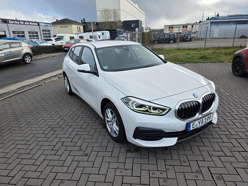 Gebraucht BMW 118 Advantage 136 PS (100 kW) 2021 Weiß Kleinwagen