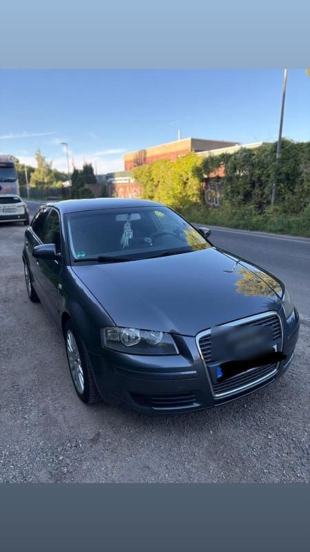 Grau Gebraucht 2005 Audi A3 Sportback Kleinwagen | 3.200 € (Fairer Preis) - Bild 1/4
