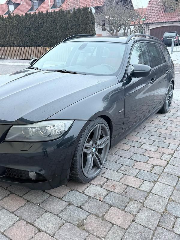 Schwarz Gebraucht 2008 BMW 330 M Sport Kombi | 11.999 € - Bild 1/4