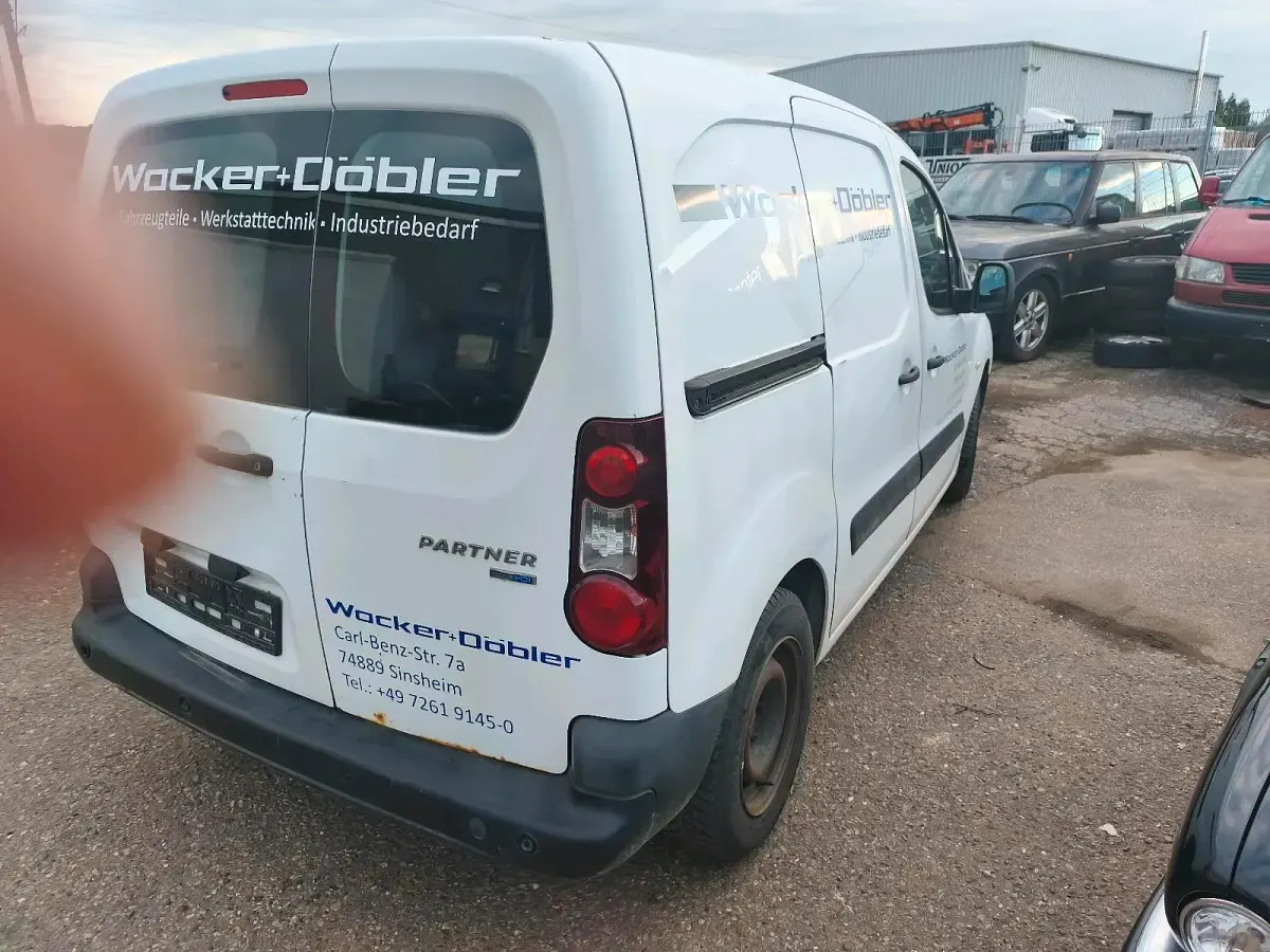 Gebraucht Peugeot Partner 99 PS (72 kW) 2015 Weiß Van / Kleinbus