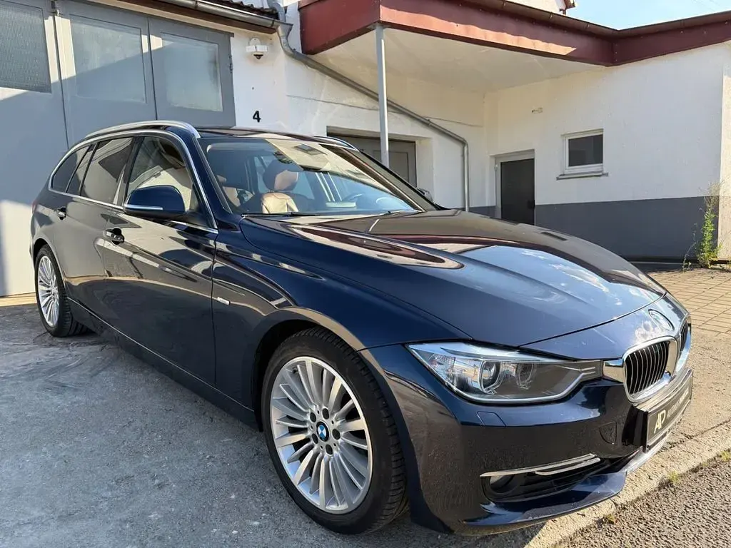 Gebraucht BMW 325 Luxury Line 218 PS (160 kW) 2014 Blau Kombi