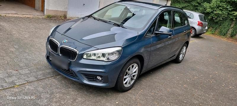 Grau Gebraucht 2015 BMW 218 Active Tourer Van / Kleinbus | 12.000 € (Fairer Preis) - Bild 1/4