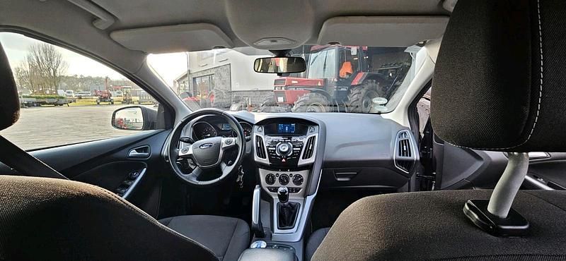 Braun Gebraucht 2012 Ford Focus Kombi | 3.000 € (Superpreis) - Bild 1/4