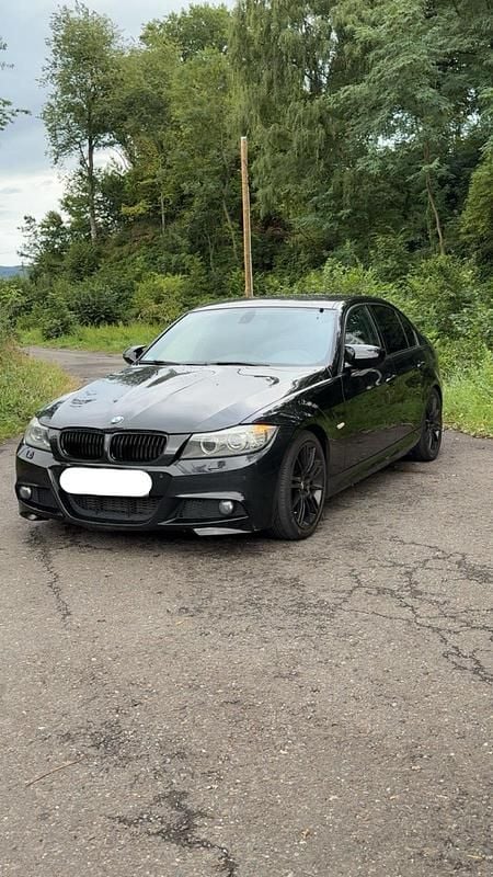 Schwarz Gebraucht 2011 BMW 330 M Sport Limousine | 7.250 € (Fairer Preis) - Bild 1/4