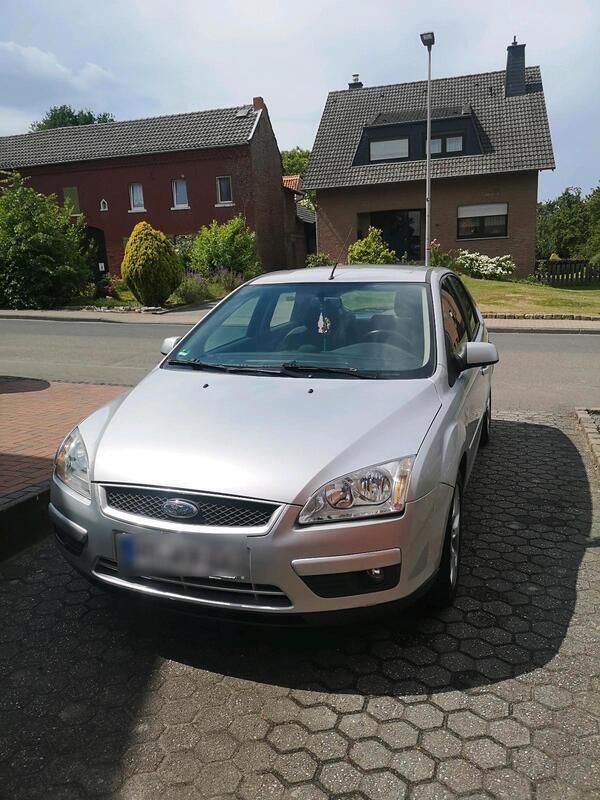 Silber Gebraucht 2007 Ford Focus Kleinwagen | 1.399 € (Fairer Preis) - Bild 1/4