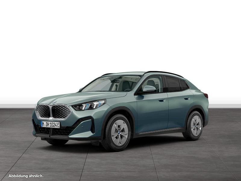 Cape york grün metallic Gebraucht 2024 BMW iX2 Comfort Edition SUV | 50.454 € (Guter Preis) - Bild 1/4