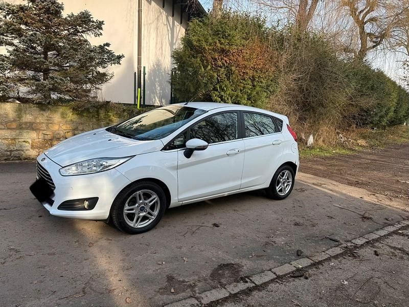 Gebraucht Ford Fiesta 95 PS (69 kW) 2013 Weiß Limousine
