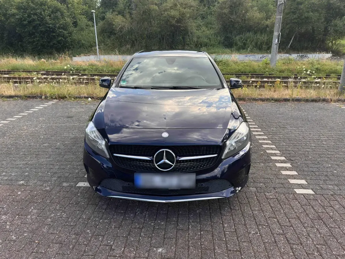 Gebraucht Mercedes A160 102 PS (75 kW) 2017 Blau Kleinwagen