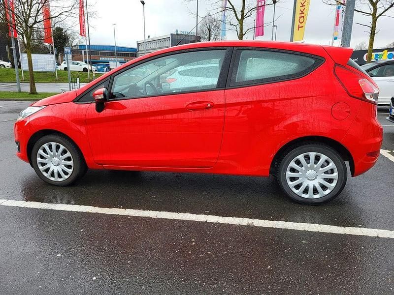 Gebraucht Ford Fiesta Trend 82 PS (60 kW) 2016 Rot Kleinwagen