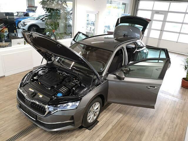 Neu Skoda Octavia Joy 150 PS (110 kW) 2025 Grau Kombi