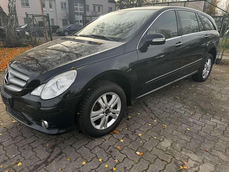 Obsidianschwarz metalliclack Gebraucht 2007 Mercedes R280 Van / Kleinbus | 7.900 € (Guter Preis) - Bild 1/4