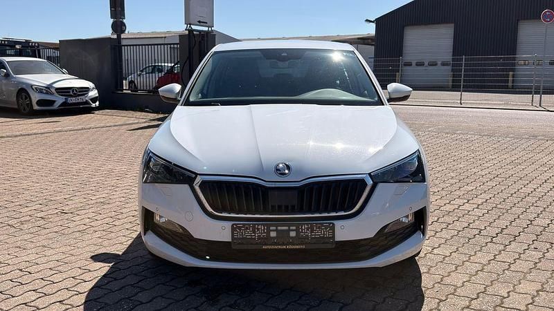 Gebraucht Skoda Scala 150 PS (110 kW) 2019 Weiß Kleinwagen