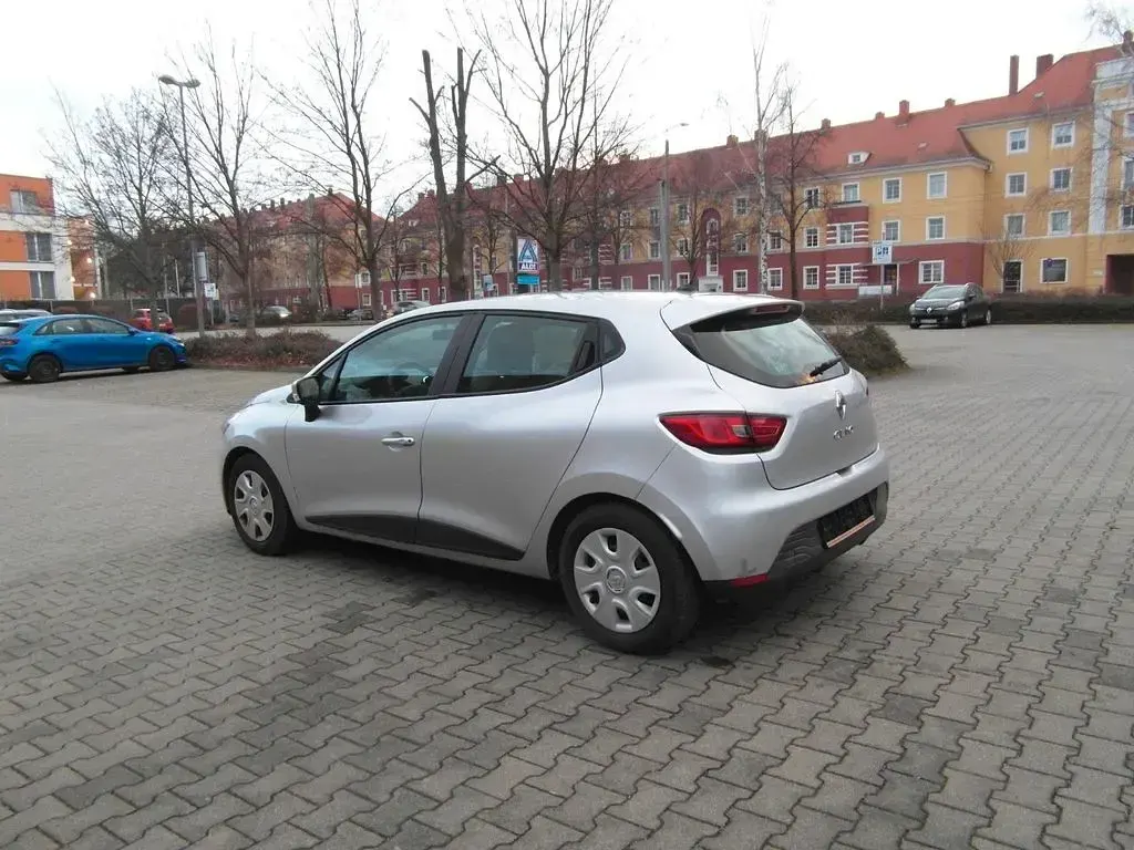 Gebraucht Renault Clio IV 73 PS (53 kW) 2013 Silber Limousine