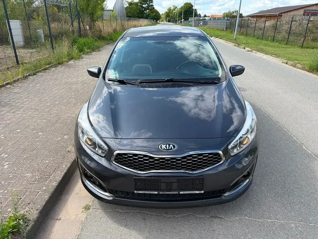 Gebraucht Kia Ceed 99 PS (72 kW) 2017 Grau Kleinwagen