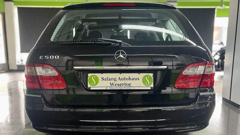 Second-hand Mercedes E500 306 CP (225 kW) 2004 Negru Berlinǎ