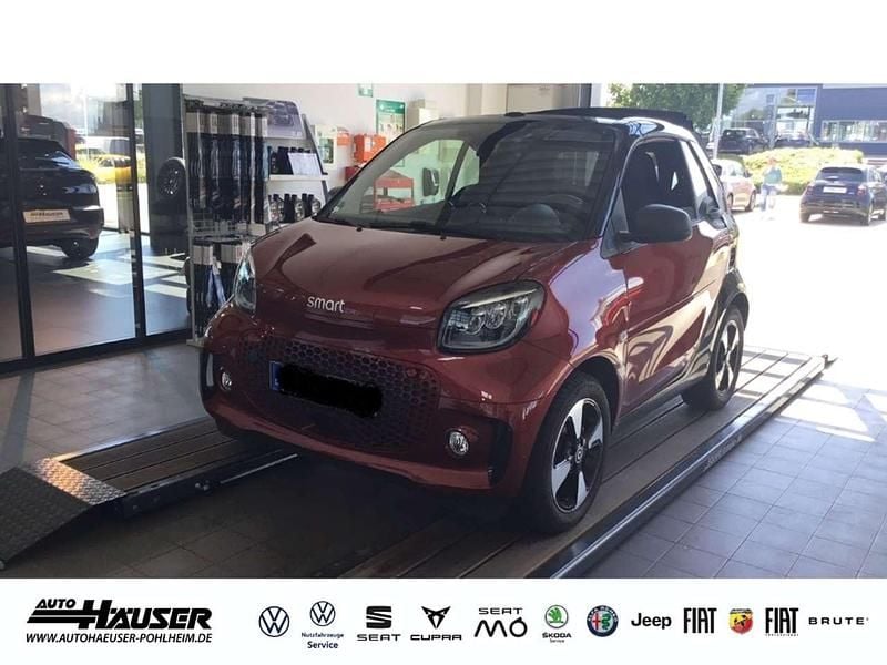 Rot Gebraucht 2021 Smart ForTwo Electric Drive Passion Cabrio | 10.875 € (Superpreis) - Bild 1/4