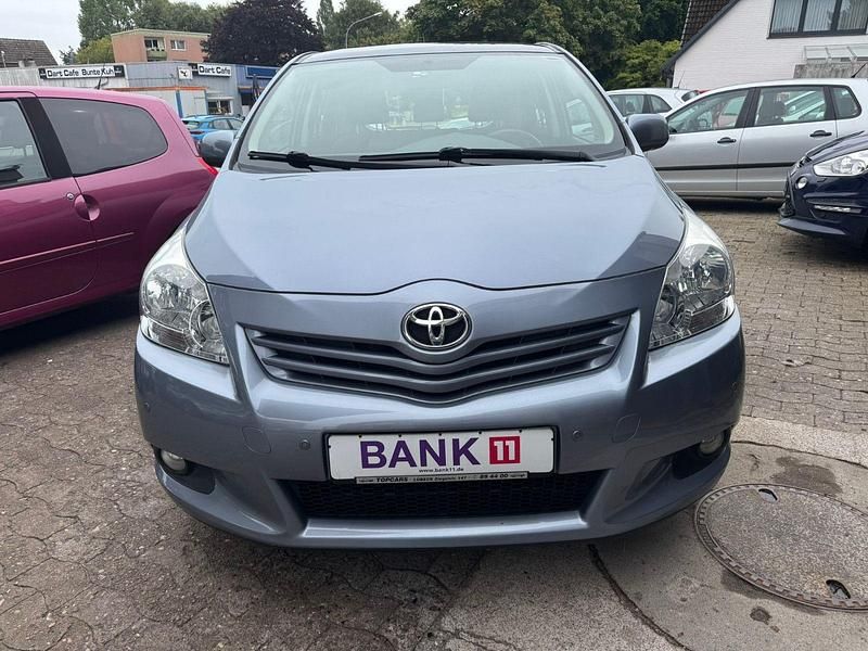 Gebraucht Toyota Verso Edition 147 PS (108 kW) 2011 Blau Van / Kleinbus
